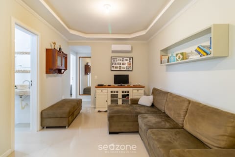 Basic Apartment | Living area | TV