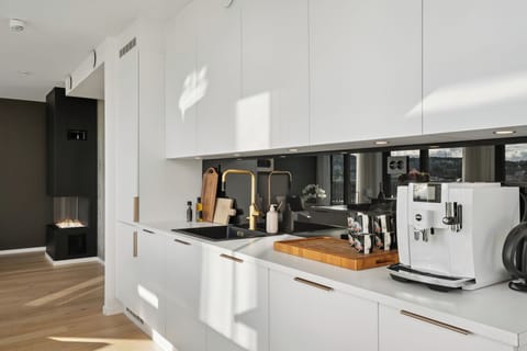 Luxury Duplex, Ocean View | Private kitchen