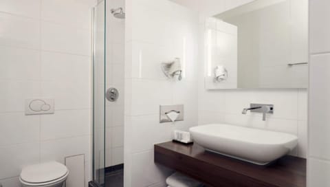 Comfort Twin Room | Bathroom shower
