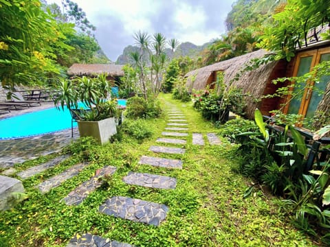 Deluxe Bungalow, 1 Queen Bed, Courtyard View | Courtyard view