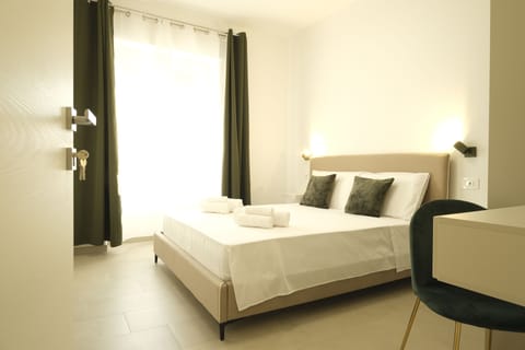 Deluxe Double Room, 1 Queen Bed, Private Bathroom | Desk, laptop workspace, free WiFi