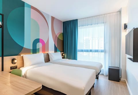 Twin Room | Hypo-allergenic bedding, laptop workspace, blackout drapes