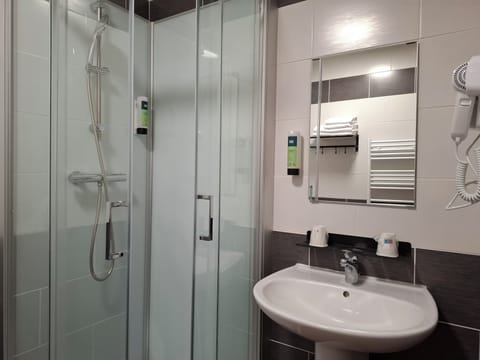 Standard Double Room | Bathroom | Shower, free toiletries, towels, soap