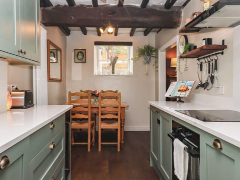 Dishwasher, cookware/dishes/utensils
