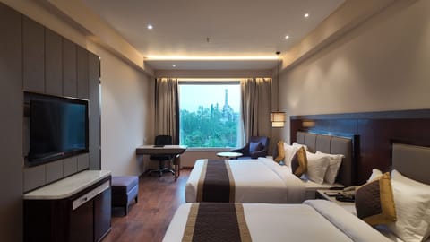 Deluxe Room | In-room safe, desk, iron/ironing board (on request), WiFi (free)