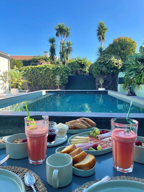 Free daily full breakfast