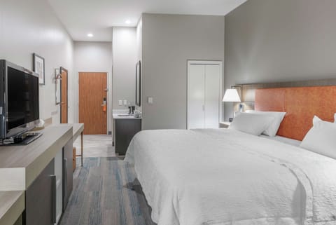 Iron/ironing board, free WiFi, bed sheets, alarm clocks