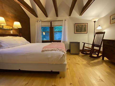 Deluxe Room, Multiple Beds | Hypo-allergenic bedding, down comforters, individually decorated