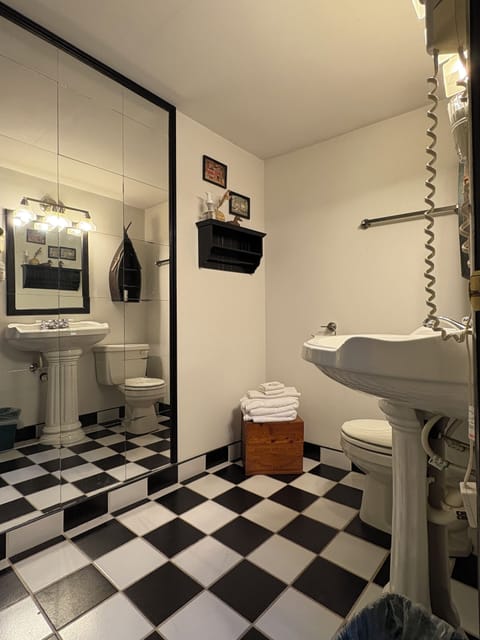 Deluxe Room, Multiple Beds | Bathroom | Designer toiletries, towels, soap