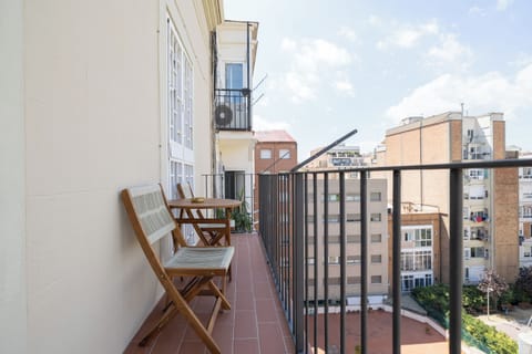Apartment (3 Bedrooms) | Balcony