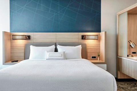 Premium bedding, in-room safe, desk, laptop workspace
