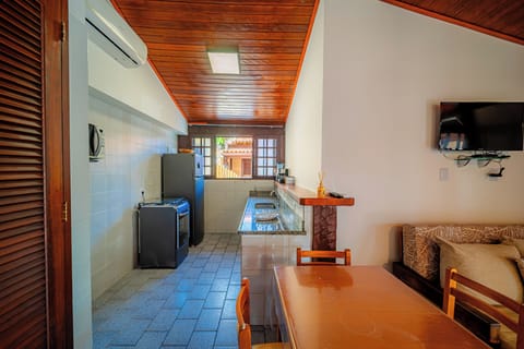 Family Studio Suite | Private kitchen | Mini-fridge