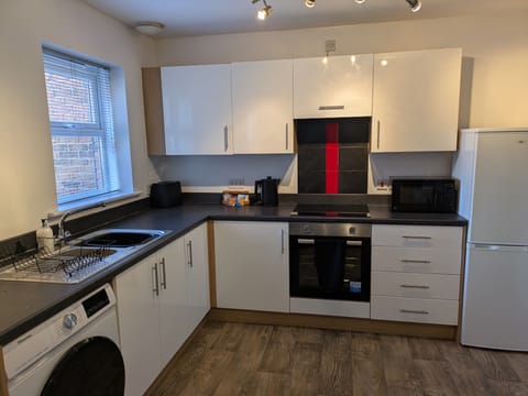 Apartment, 2 Bedrooms | Private kitchen