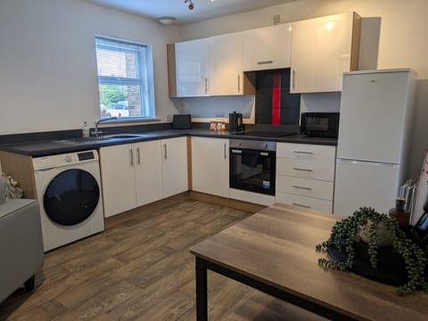 Apartment, 2 Bedrooms | Private kitchen