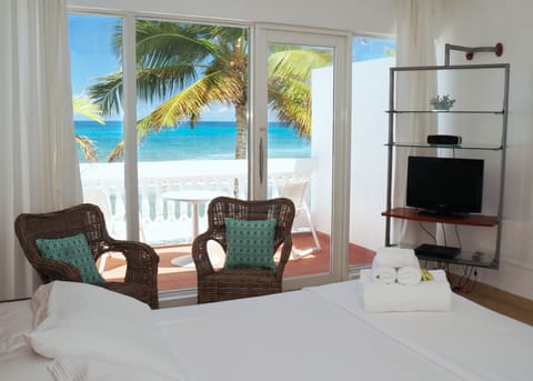 Room, Ocean View | In-room safe, WiFi (free), bed sheets