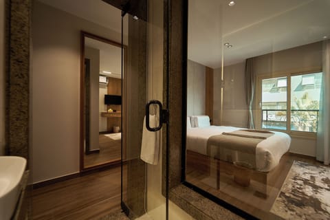 Deluxe Double Room, Mountain View | In-room safe, soundproofing, free WiFi
