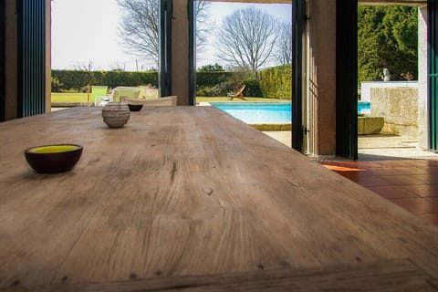 House | 5 bedrooms, high-speed internet