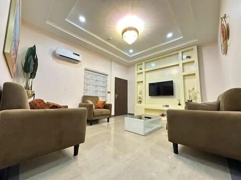 Family Apartment, Balcony, City View | Living area