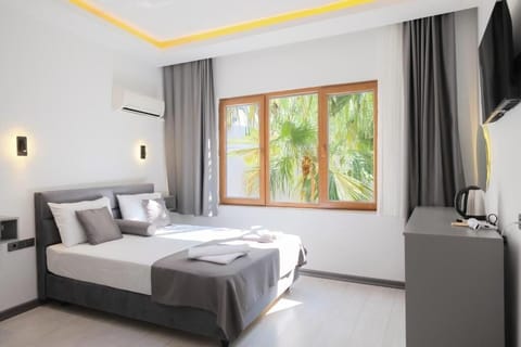 Deluxe Double Room | Desk, free WiFi, bed sheets