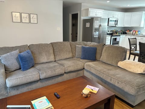 Basic House, Multiple Bedrooms, Non Smoking, Kitchen | Living area