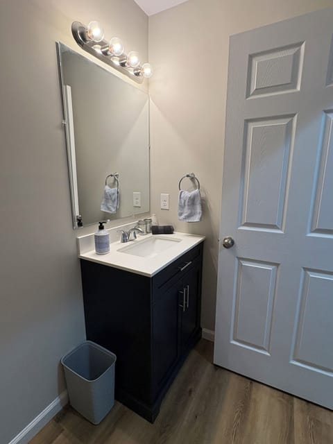 Basic House, Multiple Bedrooms, Non Smoking, Kitchen | Bathroom | Combined shower/tub, towels