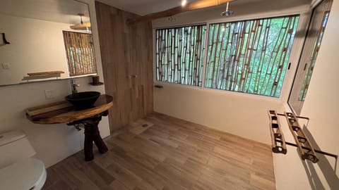 Superior Double Room, Garden View | Bathroom