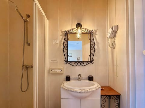 Comfort Double Room, 1 Double Bed | Bathroom | Bathtub, hair dryer, towels, toilet paper