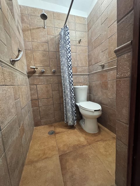 Standard Twin Room, Patio, Garden View | Bathroom