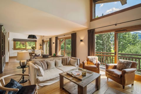 Royal Chalet, Garden View | Living area