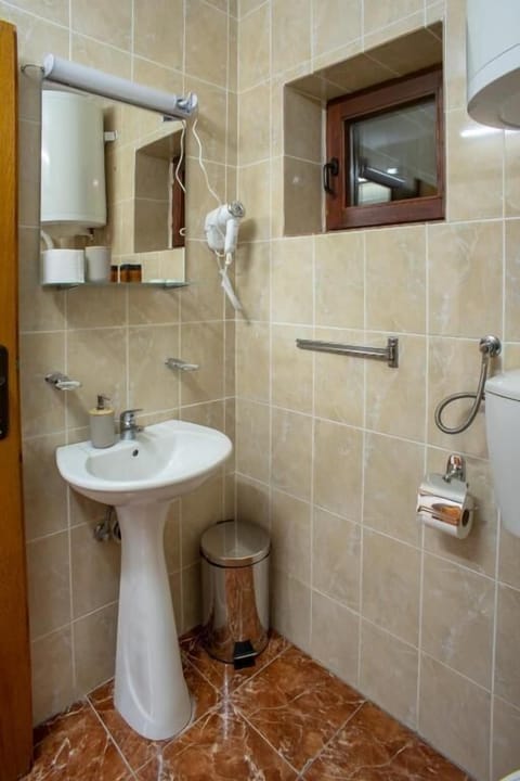 Double or Twin Room | Free WiFi