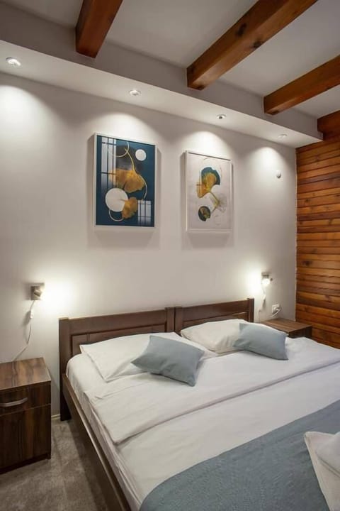 Family Room | Free WiFi