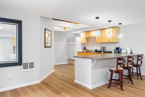 House | 6 bedrooms, desk