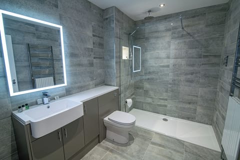 Deluxe Double Room | Bathroom