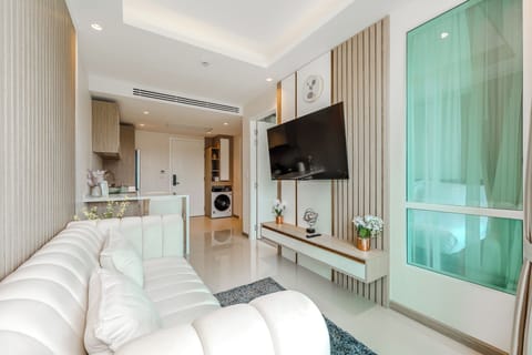 Apartment, Balcony | Living area