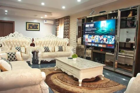 Economy Apartment, Balcony, City View | Living area