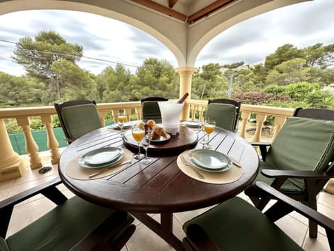 House | 3 bedrooms, high-speed internet