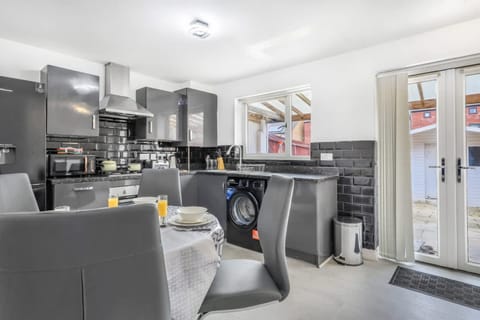 House | 3 bedrooms, Internet