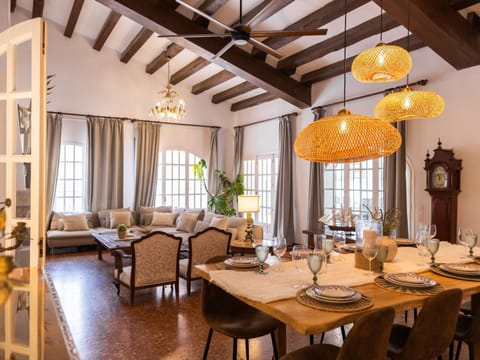 House | 9 bedrooms, Internet