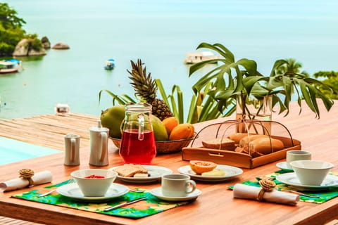 Free daily cooked-to-order breakfast