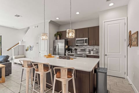 House, Multiple Beds, Pool Access, Pool View (Chic Villa Domani Retreat) | Private kitchen | Fridge, microwave, oven, stovetop