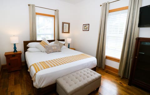 Hawthorne Room (Mills-Pound Cottages) Pet-Friendly | Premium bedding, pillowtop beds, individually decorated