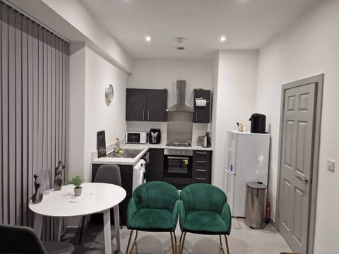 Apartment, 1 Bedroom, Accessible, Balcony | Living room