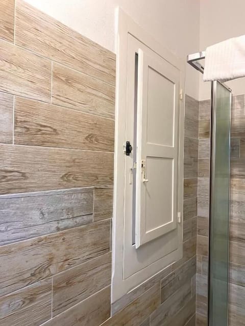 Standard Double Room | Bathroom