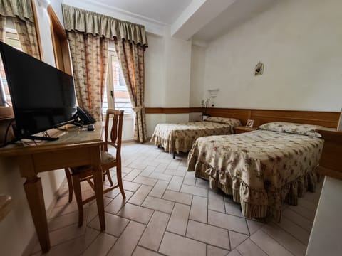 Double or Twin Room, Air conditioning | Bed sheets