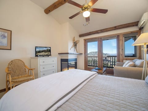 Snowshoe | Egyptian cotton sheets, premium bedding, individually decorated