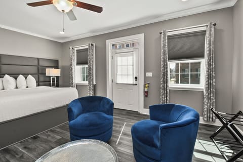 Deluxe King Room w/ Private Entrance | Living area | 37-inch flat-screen TV with cable channels, TV