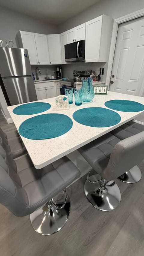 House, 2 Bedrooms, Patio, Garden View | In-room dining