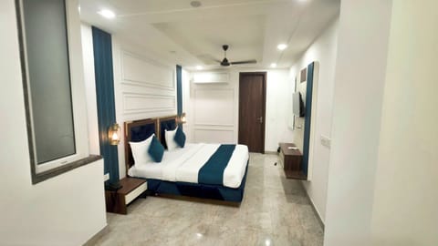 Deluxe Studio | Desk, laptop workspace, free WiFi, bed sheets