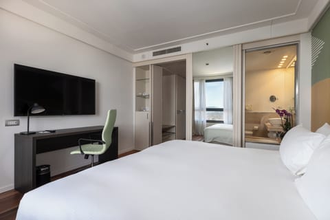 Minibar, in-room safe, desk, soundproofing