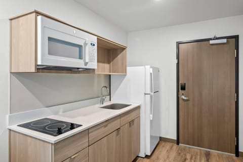 Suite, 1 Queen Bed, Non Smoking | Private kitchen